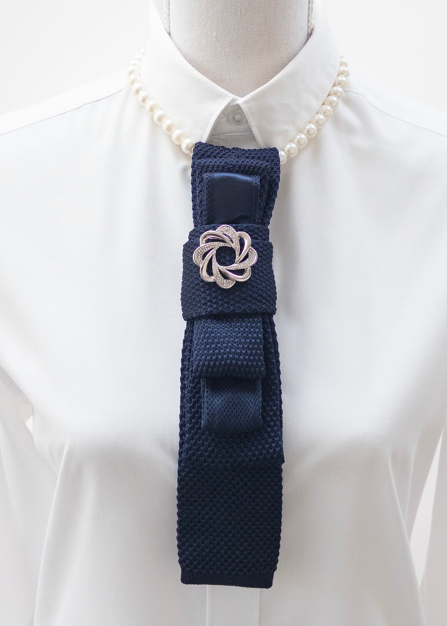 Stropdas donkerblauw gebreid