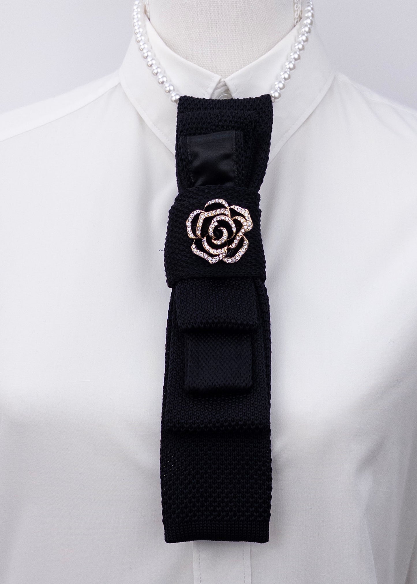 Stropdas zwart gebreid roos
