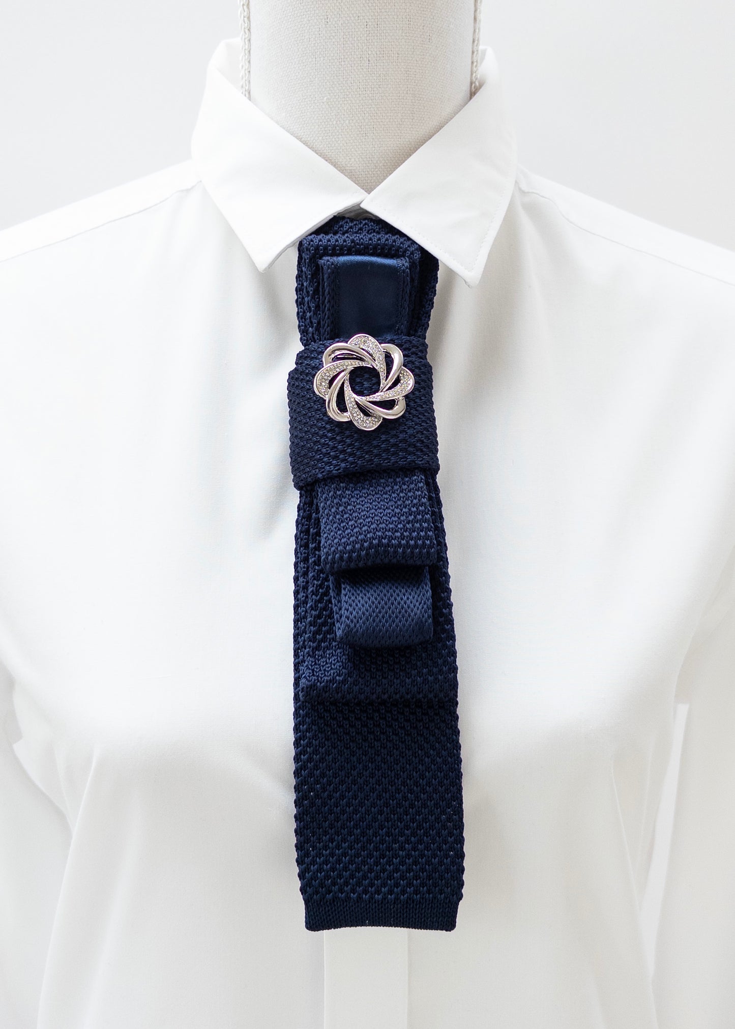 Stropdas donkerblauw gebreid