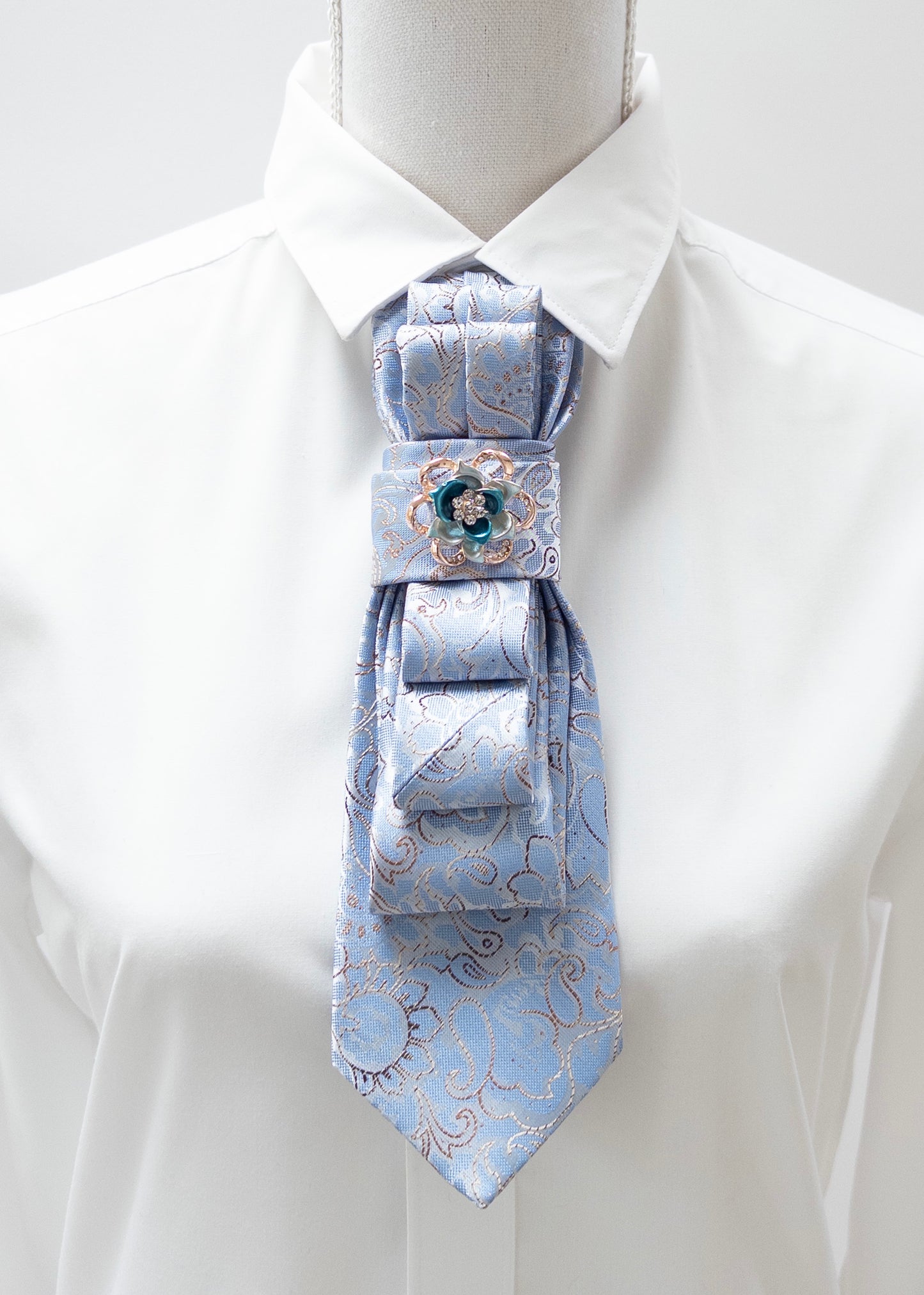 Stropdas lichtblauw/crème bloem