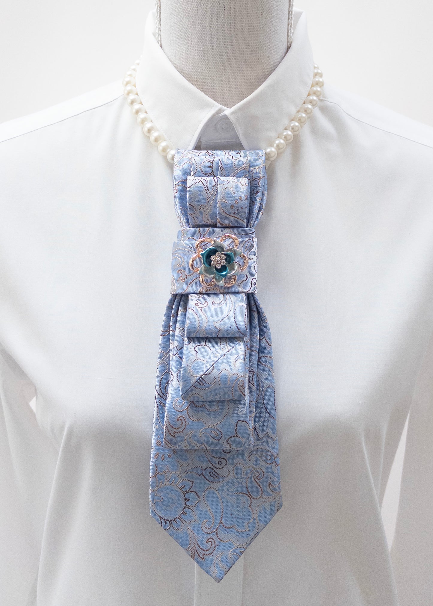 Stropdas lichtblauw/crème bloem