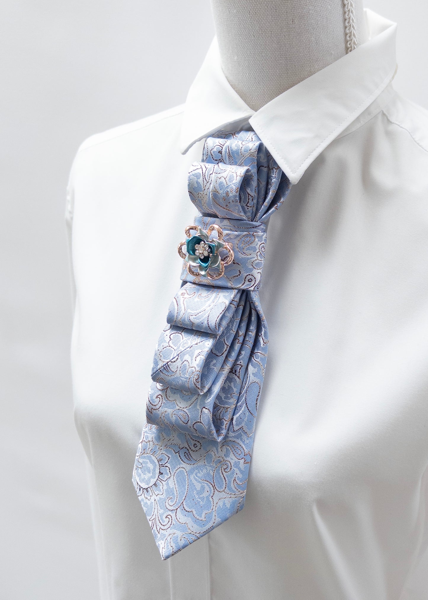 Stropdas lichtblauw/crème bloem