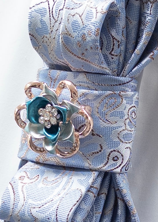 Stropdas lichtblauw/crème bloem