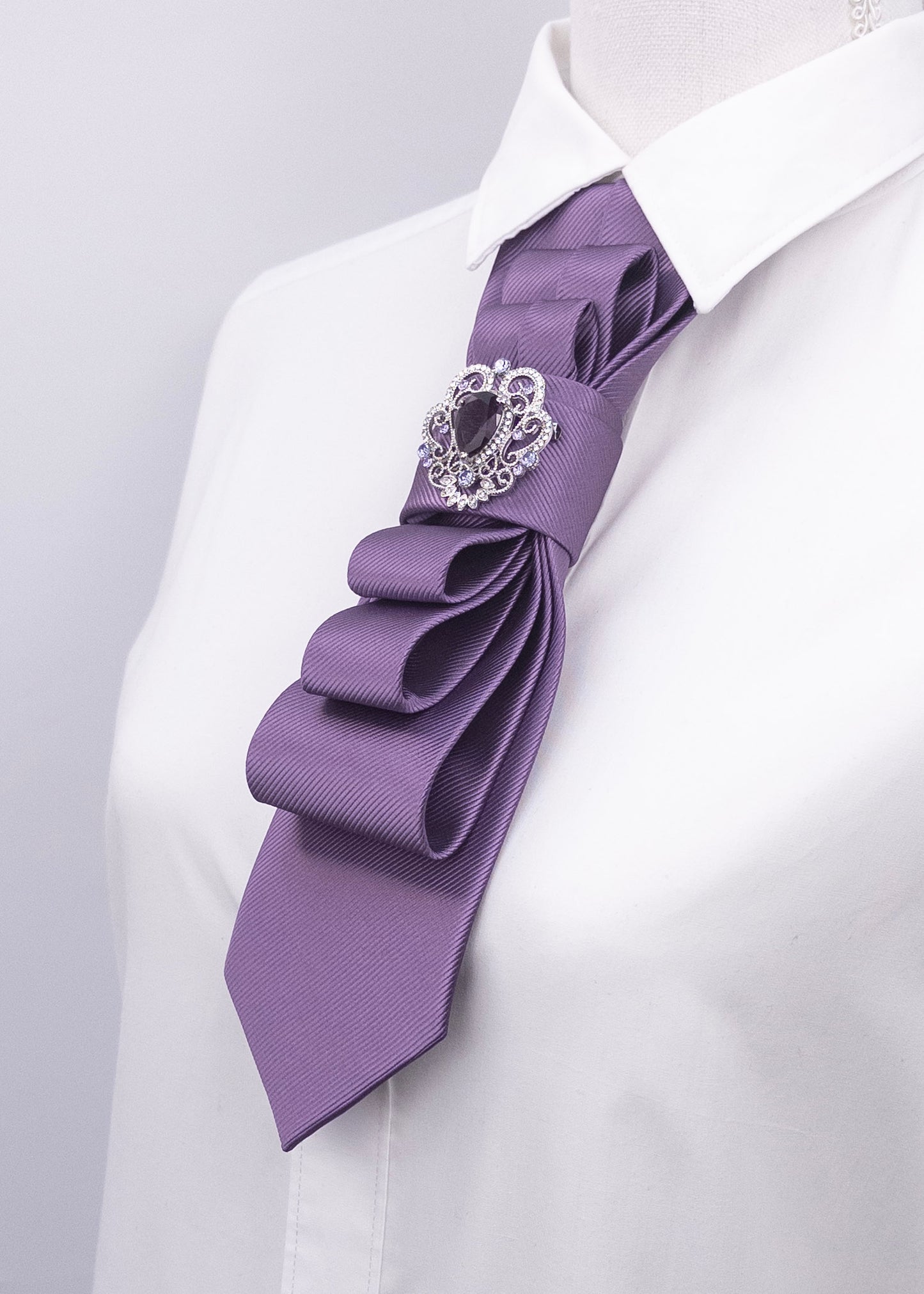 Stropdas paars barok broche