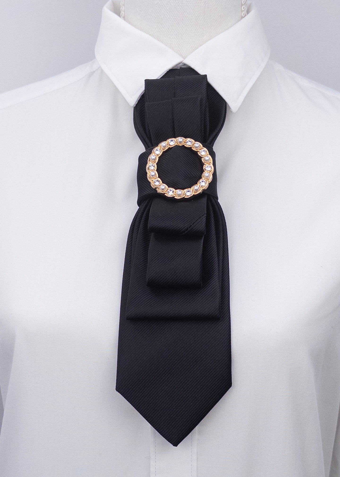 Stropdas zwart-broche-rond